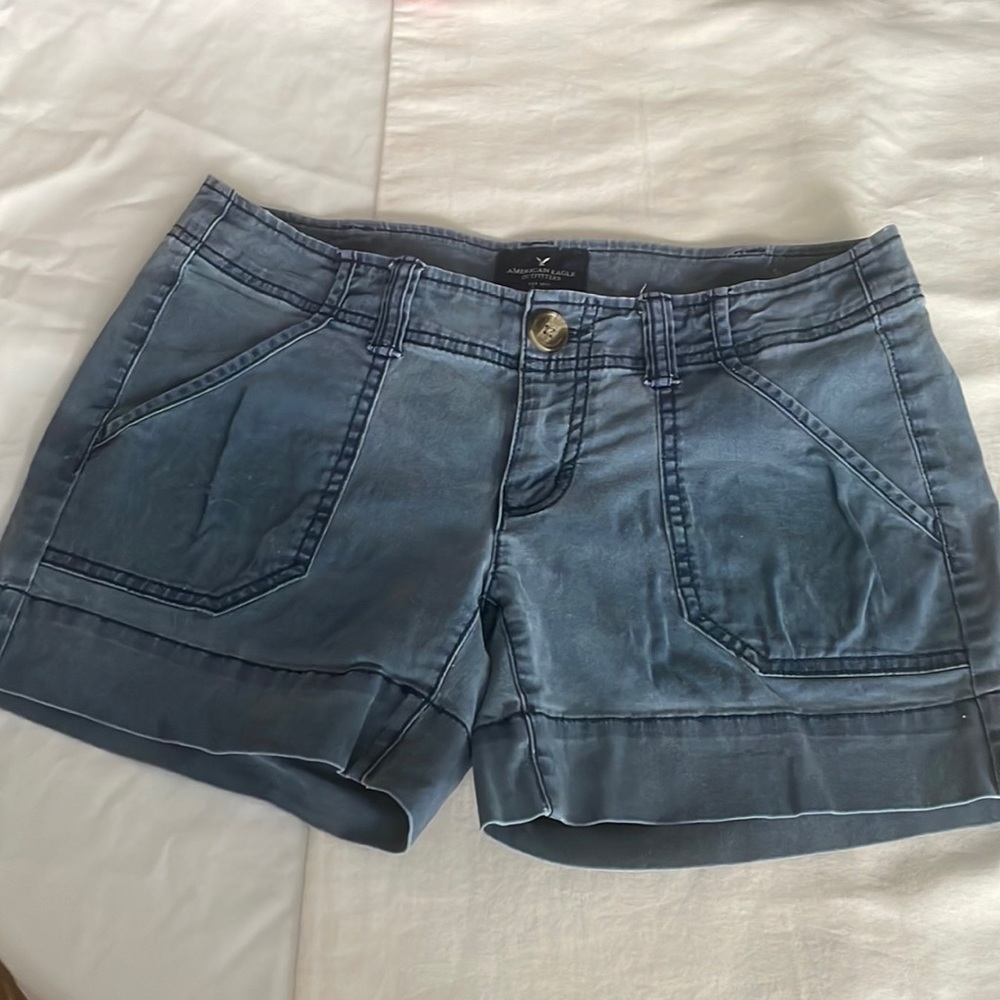 American Eagle Shorts Womens Size 2 Charcoal Grey Mid Rise.